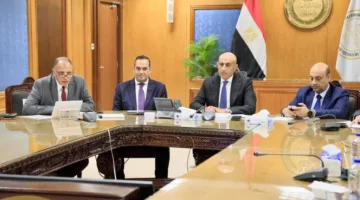 وزير التعليم يراقب امتحانات الثانوية العامة عبر المركز الرئيسي للعمليات في الوزارة