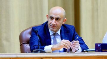 وزير التعليم يزور المصابين من المراقبين في حوادث المرور بأسيوط وقنا للاطمئنان عليهم