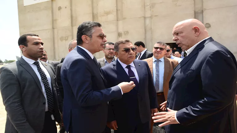 وزير التموين يتجول في صومعة سندوب للاطلاع على مخزون القمح وزير التموين يتجول في صومعة سندوب للاطلاع على مخزون القمح