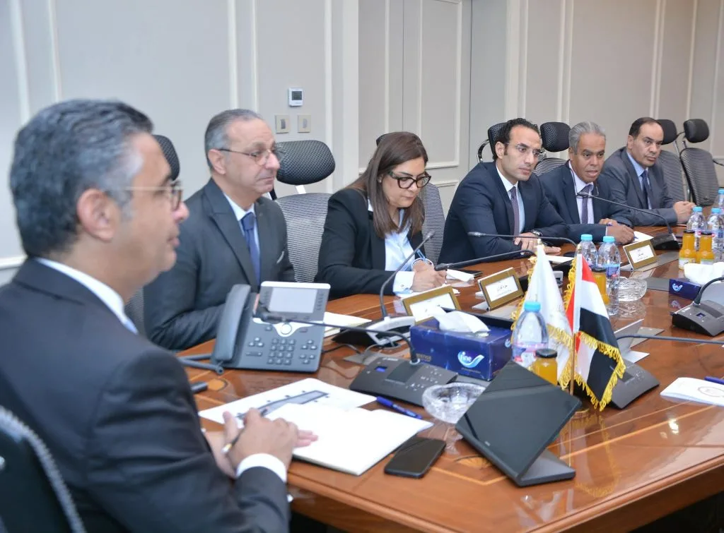 وزير التموين يجتمع برئيس الشعبة العامة للمخابز لمراجعة سير عمل نظام الخبز البلدي المدعوم وزير التموين يجتمع برئيس الشعبة العامة للمخابز لمراجعة سير عمل نظام الخبز البلدي المدعوم