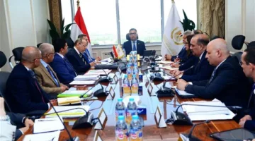 وزير التموين يراقب تنفيذ استراتيجية المخزون الاحتياطي للسلع الأساسية ويؤكد على توافرها.