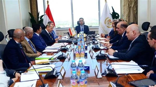 وزير التموين يراقب تنفيذ استراتيجية المخزون الاحتياطي للسلع الأساسية ويؤكد على توافرها. وزير التموين يراقب تنفيذ استراتيجية المخزون الاحتياطي للسلع الأساسية ويؤكد على توافرها.