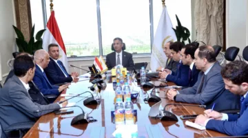 وزير التموين يستعرض إمكانية تطبيق نموذج موحّد للبقالات ومنافذ مشروع جمعيتي