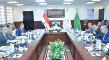 وزير التموين يستعرض خطة العام المقبل ويعزز نظام الأمن الغذائي