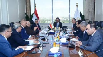 وزير التموين يناقش مع رئيس النقابة العامة للمخابز سير العمل في نظام الخبز البلدي المدعوم.