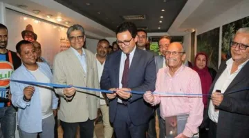 وزير الثقافة ي inaugurates an exhibition dedicated to the late artist Ashraf Al-Hadi.