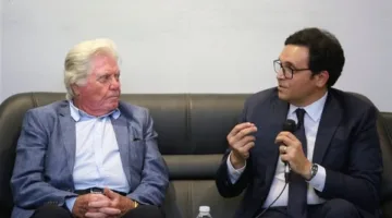 وزير الثقافة يرشح لتنظيم معرض حول “الفن البصري والسينما”