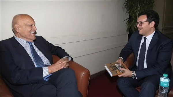 وزير الثقافة يستقبل السير مجدي يعقوب قبل احتفالية تكريمه وكشف تفاصيل تمثال “طبيب القلوب” وزير الثقافة يستقبل السير مجدي يعقوب قبل احتفالية تكريمه وكشف تفاصيل تمثال “طبيب القلوب”