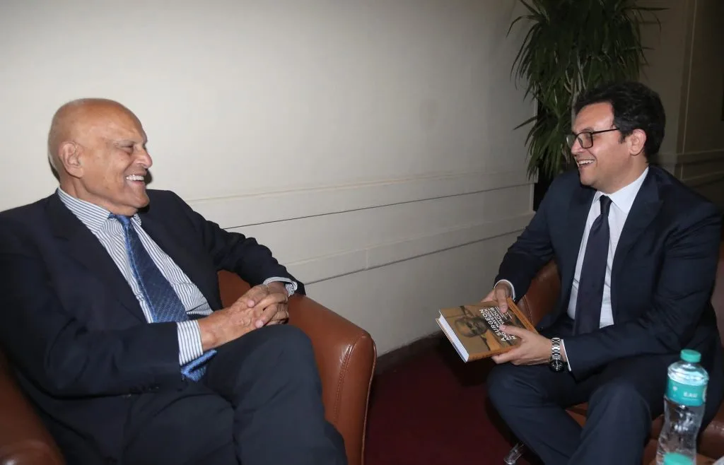 وزير الثقافة يلتقي مجدي يعقوب قبل الكشف عن تفاصيل تمثال “طبيب القلوب”
