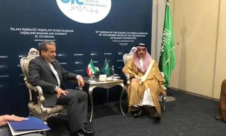وزير الخارجية الإيراني يجتمع بنظيره السعودي في إسطنبول وزير الخارجية الإيراني يجتمع بنظيره السعودي في إسطنبول