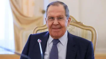وزير الخارجية الروسي يتناول القضايا الإقليمية والدولية مع نظيره المجري عبر الهاتف