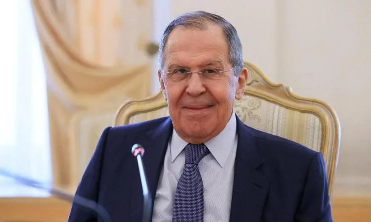 وزير الخارجية الروسي يتناول القضايا الإقليمية والدولية مع نظيره المجري عبر الهاتف