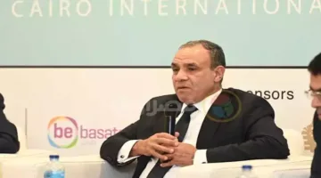 وزير الخارجية يعقد اجتماعاً ثلاثياً مع نظيريه من عمان وإيران
