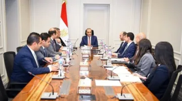 وزير الخارجية يلتقي بقيادات وأعضاء مكتب نائب الوزير لمناقشة قضايا التعاون الدولي