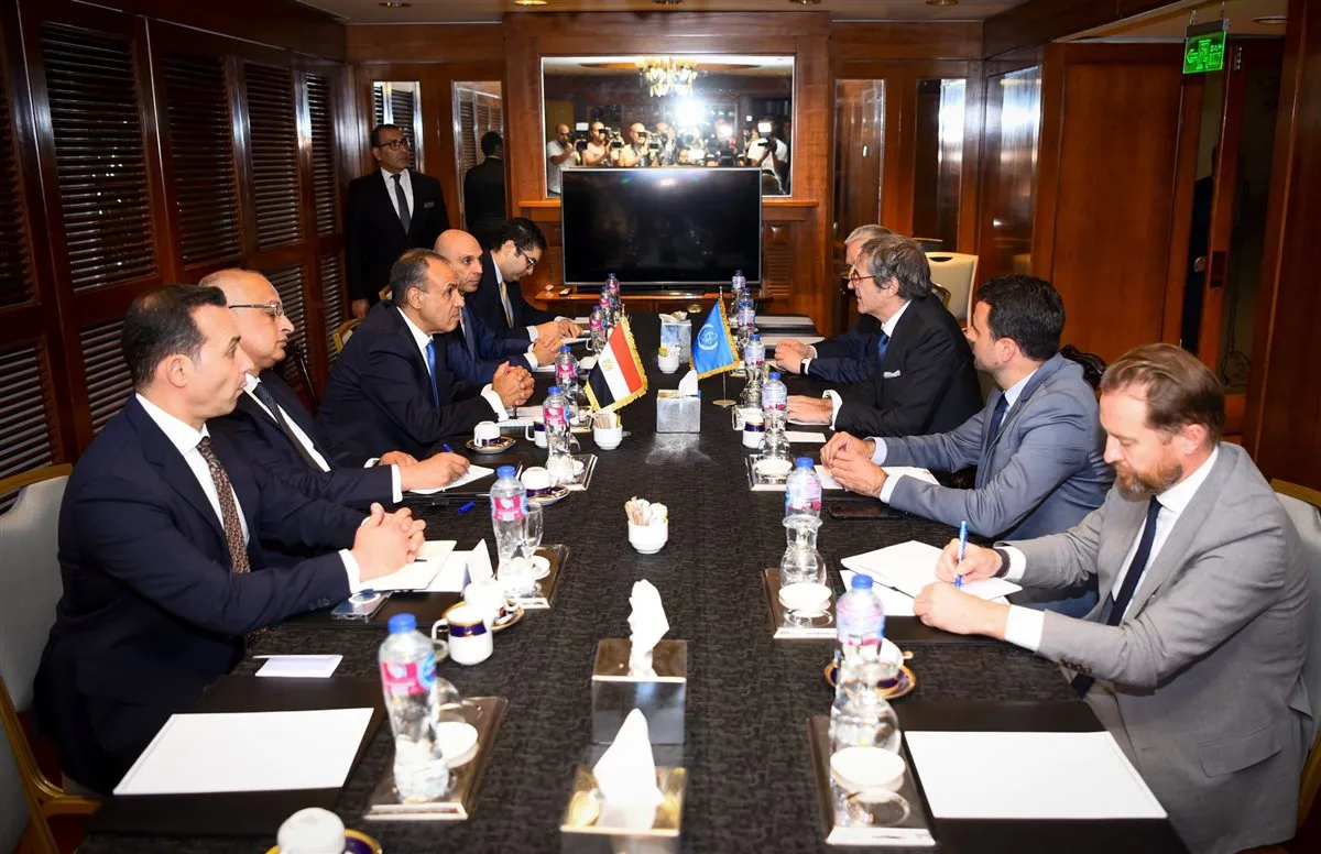 وزير الخارجية يلتقي بنظيره الإيراني ومدير الوكالة الدولية للطاقة الذرية في القاهرة