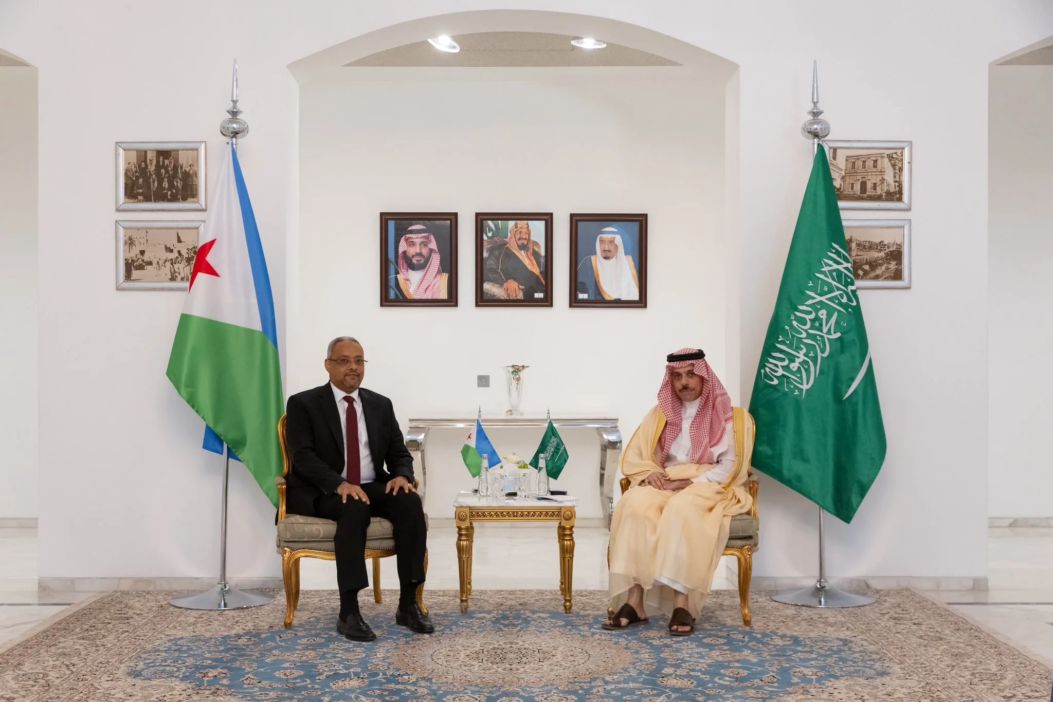 وزير الخارجية يلتقي بنظيره من جيبوتي ويرأسان اجتماع لجنة الحوار السياسي بين الدولتين