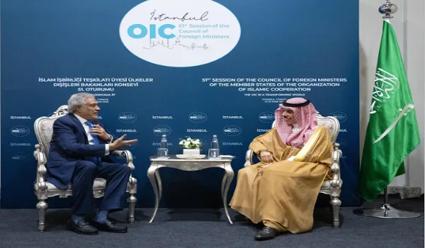 وزير الخارجية يناقش مع نظيره الباكستاني العلاقات الثنائية والتطورات الإقليمية والدولية. وزير الخارجية يناقش مع نظيره الباكستاني العلاقات الثنائية والتطورات الإقليمية والدولية.