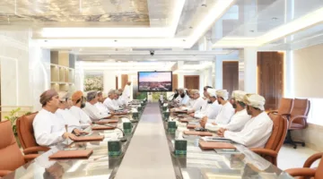 وزير الداخلية يناقش المشاريع التنموية مع أعضاء مجلس الشورى