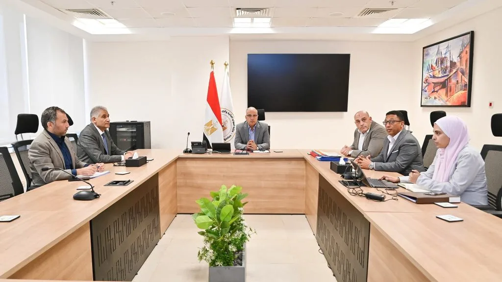 وزير الري: نحن بصدد إطلاق “نظام الترخيص الإلكتروني للمياه الجوفية” لتمكين المستفيدين من تقديم طلباتهم عبر الإنترنت.