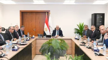 وزير الري يقدم خطة لضمان تأمين الموارد المائية والمحافظة على المستويات الآمنة.