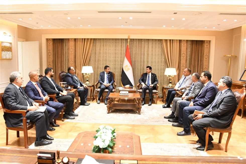 وزير الرياضة يتباحث مع اتحاد البادل حول تجهيزات استضافة البطولة العالمية للبادل وزير الرياضة يتباحث مع اتحاد البادل حول تجهيزات استضافة البطولة العالمية للبادل
