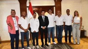وزير الرياضة يستقبل البعثة المصرية ويحتفي بها بعد تحقيق المركز الأول في سباق “كابري – نابولي” العالمي للسباحة في إيطاليا.