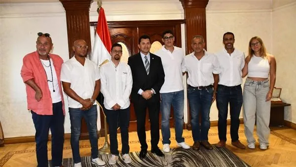 وزير الرياضة يستقبل البعثة المصرية ويحتفي بها بعد تحقيق المركز الأول في سباق “كابري – نابولي” العالمي للسباحة في إيطاليا. وزير الرياضة يستقبل البعثة المصرية ويحتفي بها بعد تحقيق المركز الأول في سباق “كابري – نابولي” العالمي للسباحة في إيطاليا.