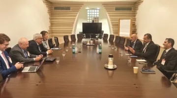وزير الزراعة والثروة السمكية وموارد المياه يلتقي بنائب وزير الخارجية الروسي