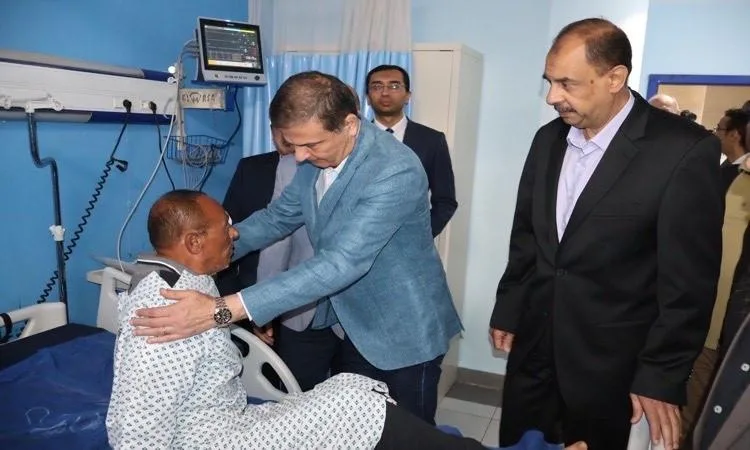 وزير الزراعة ومحافظ سوهاج يزوران الجريح من “حماية الأراضي” وزير الزراعة ومحافظ سوهاج يزوران الجريح من “حماية الأراضي”