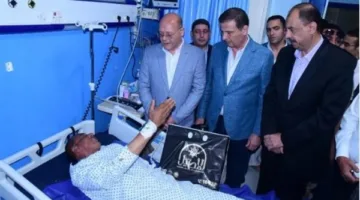 وزير الزراعة يقوم بزيارة موظف بالمستشفى تعرض للاعتداء خلال تنفيذ قرار الإزالة في سوهاج.