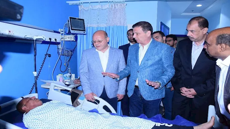 وزير الزراعة يكرم موظفاً من سوهاج بمكافأة مالية وترقية غير عادية – صور وزير الزراعة يكرم موظفاً من سوهاج بمكافأة مالية وترقية غير عادية – صور