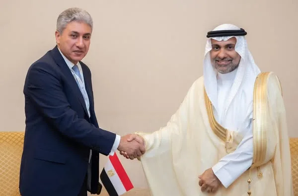 وزير السياحة السعودي يراجع استعدادات الحج ويتناول استراتيجيات التوعية وخطط الاستجابة للطوارئ