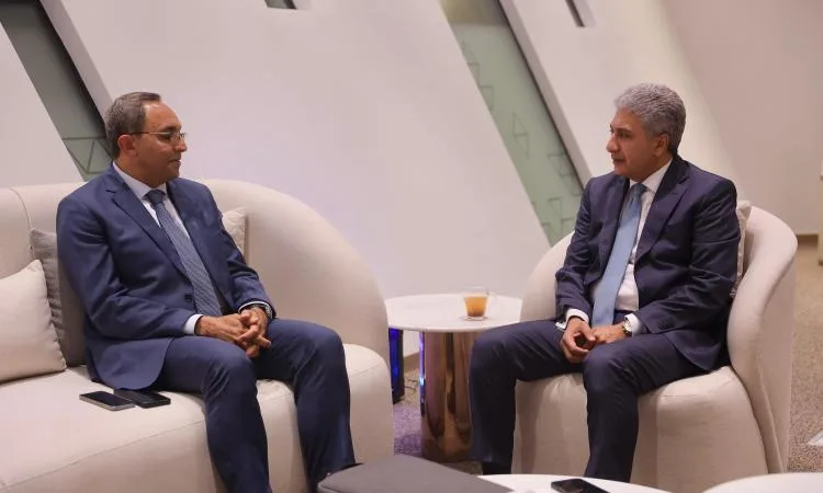 وزير السياحة ومحافظ قنا يناقشان وسائل تعزيز الترويج للمعالم والمنتجات السياحية وزير السياحة ومحافظ قنا يناقشان وسائل تعزيز الترويج للمعالم والمنتجات السياحية