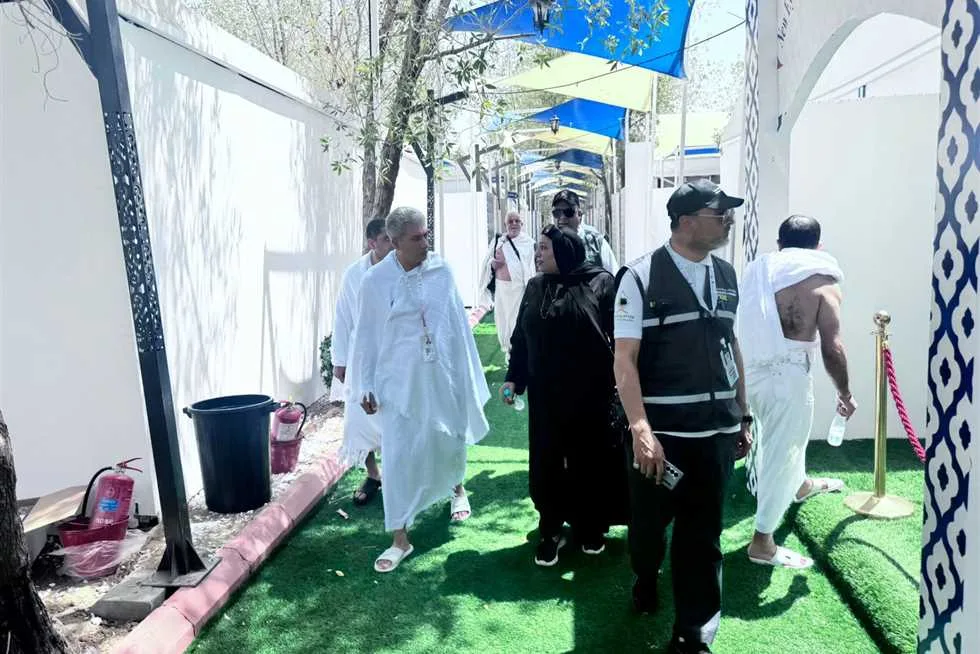 وزير السياحة يكمل مناسك الحج كأحد الحجاج المتعجلين وزير السياحة يكمل مناسك الحج كأحد الحجاج المتعجلين