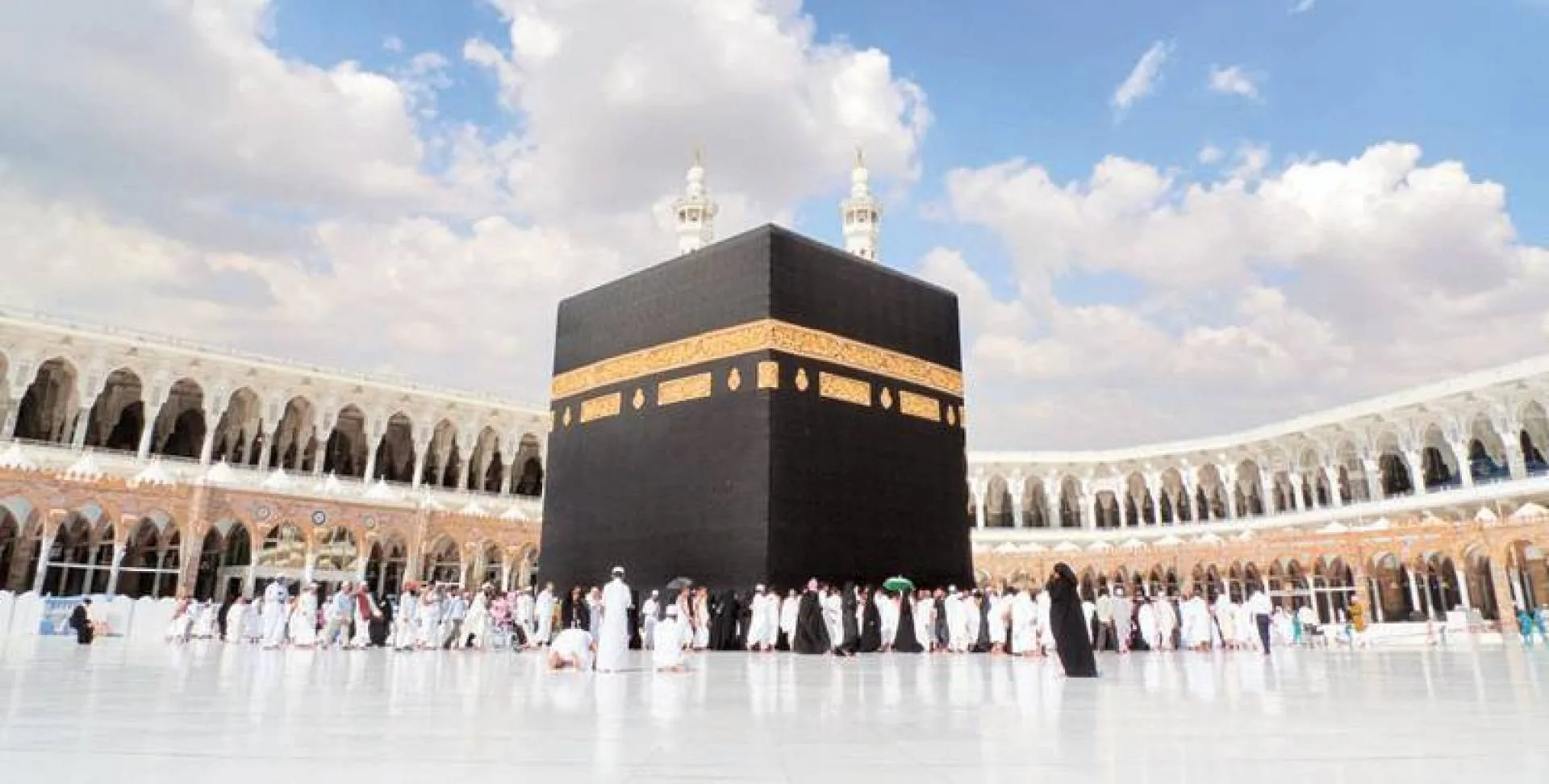 وزير السياحة يوافق على القواعد التنظيمية لتنفيذ رحلات العمرة وزير السياحة يوافق على القواعد التنظيمية لتنفيذ رحلات العمرة