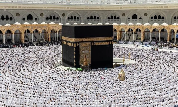 وزير السياحة يوافق على القواعد المنظمة لموسم العمرة الجديد وزير السياحة يوافق على القواعد المنظمة لموسم العمرة الجديد