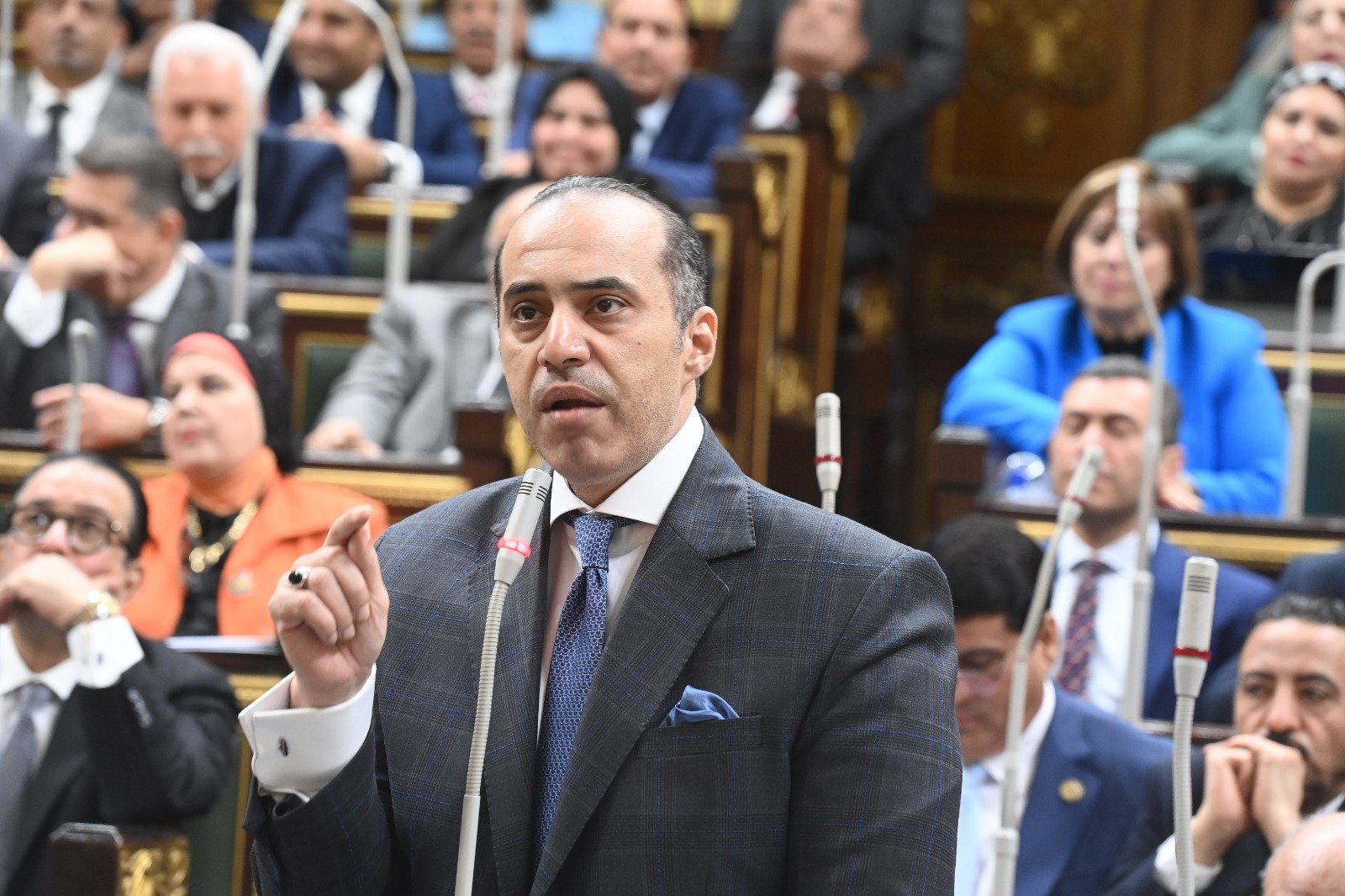 وزير الشؤون النيابية: الحكومة تضمن نسبة 10% للقطاعات الصحية والتربوية والبحث العلمي في الميزانية العامة للدولة.