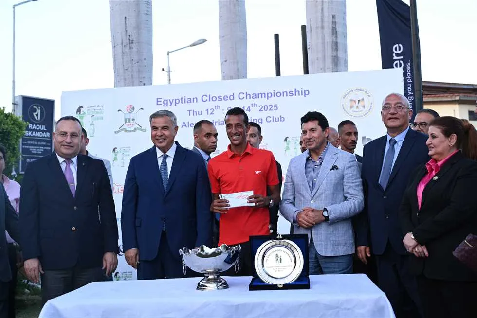 وزير الشباب ومحافظ الإسكندرية يقدمان جوائز بطولة الجولف المصرية المغلقة وزير الشباب ومحافظ الإسكندرية يقدمان جوائز بطولة الجولف المصرية المغلقة