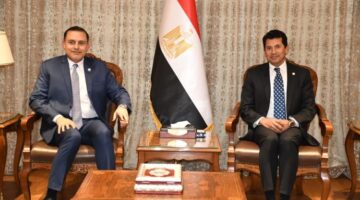 وزير الشباب يلتقي بالسفير القطري لمناقشة التعاون في مجالات الشباب والرياضة