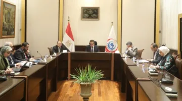 وزير الصحة يتباحث مع هيئتي الأدوية والمشتريات الموحدة حول وسائل ضمان فعالية واستدامة نظام توفير الأدوية