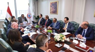 وزير الصحة يجتمع لمتابعة تنفيذ نظام التأمين الصحي الشامل.