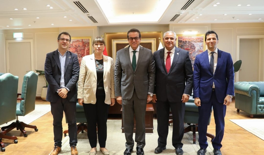 وزير الصحة يناقش الخطط المستقبلية مع المنسق المقيم للأمم المتحدة والمدير الإقليمي لمنظمة (الفاو) وزير الصحة يناقش الخطط المستقبلية مع المنسق المقيم للأمم المتحدة والمدير الإقليمي لمنظمة (الفاو)