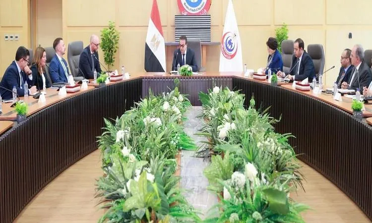وزير الصحة يناقش مع التحالف الصحي الألماني سبل تعزيز الاستثمار في مجال الصحة. وزير الصحة يناقش مع التحالف الصحي الألماني سبل تعزيز الاستثمار في مجال الصحة.