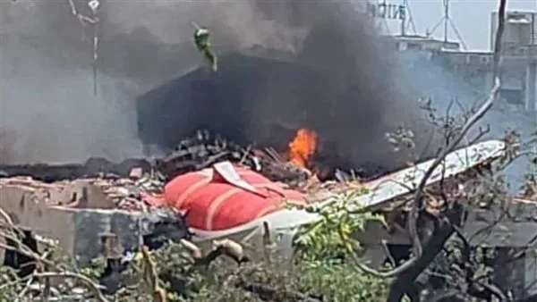وزير الطيران الهندي يعبر عن دهشته بعد سقوط طائرة في ولاية جوجارات وزير الطيران الهندي يعبر عن دهشته بعد سقوط طائرة في ولاية جوجارات
