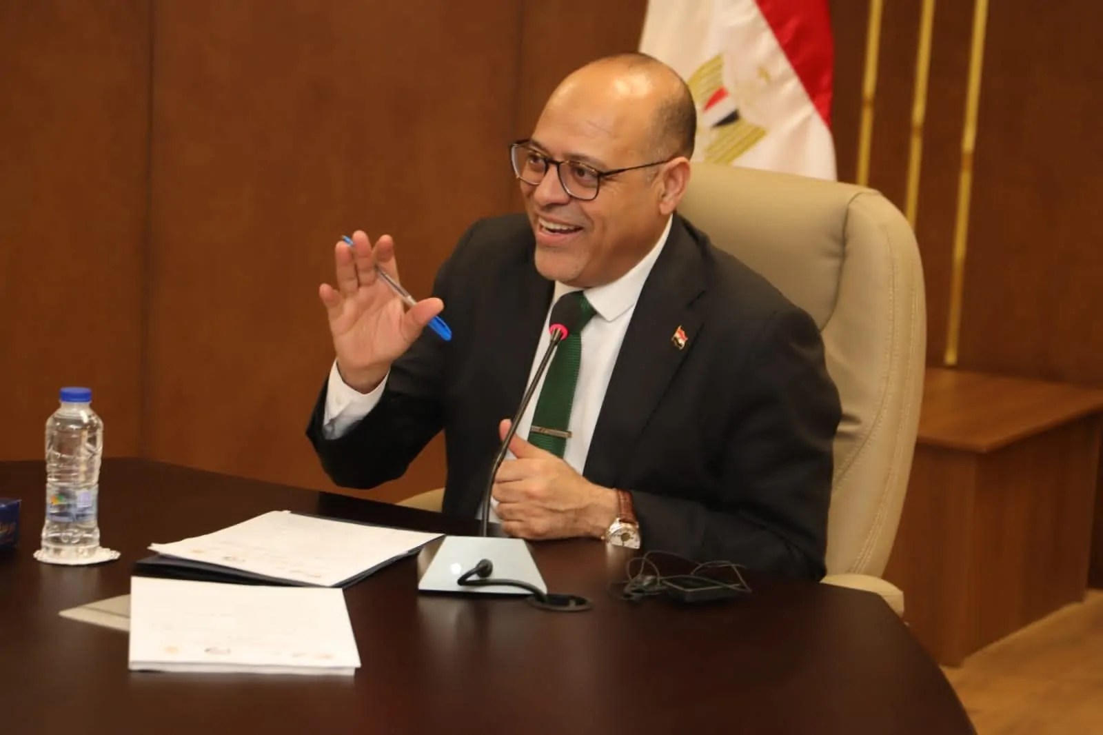 وزير العمل يبرز أهمية الحوار المستمر مع العمال في الخارج والاستجابة السريعة لاحتياجاتهم وزير العمل يبرز أهمية الحوار المستمر مع العمال في الخارج والاستجابة السريعة لاحتياجاتهم