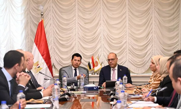 وزير العمل يناقش مع وزير الشباب أوجه التعاون في مجالات التوظيف والتدريب المهني وزير العمل يناقش مع وزير الشباب أوجه التعاون في مجالات التوظيف والتدريب المهني