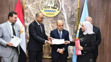 وزير العمل يوزع 15 عقد عمل جديد للأشخاص ذوي الاحتياجات الخاصة في كفر الشيخ