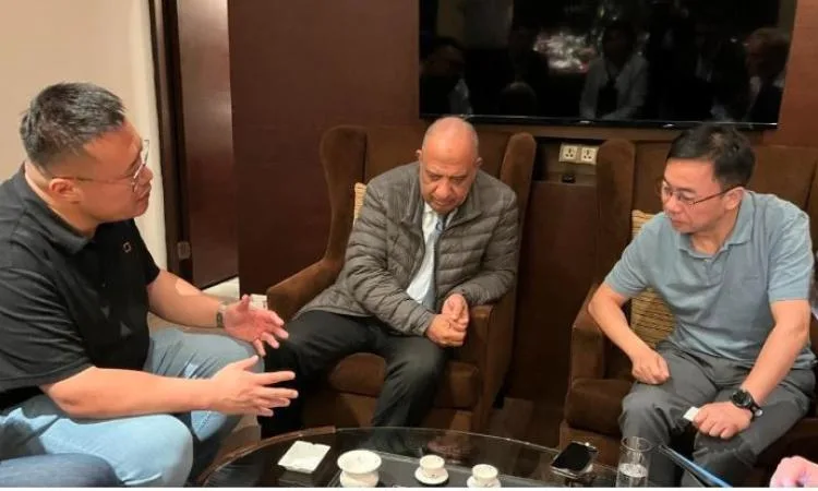 وزير الكهرباء يتباحث مع شركة سانجرو الصينية حول إقامة مصنع لتصنيع بطاريات التخزين وزير الكهرباء يتباحث مع شركة سانجرو الصينية حول إقامة مصنع لتصنيع بطاريات التخزين