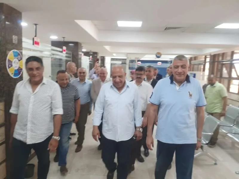 وزير الكهرباء يقوم بجولة ميدانية في مركز تحكم شرق الإسكندرية لمراقبة زيادة الأحمال. وزير الكهرباء يقوم بجولة ميدانية في مركز تحكم شرق الإسكندرية لمراقبة زيادة الأحمال.