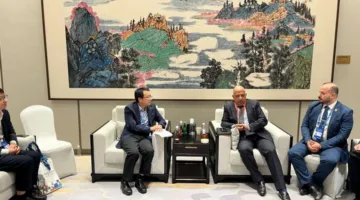 وزير الكهرباء يلتقي برؤساء الشركات الصينية لمناقشة تعزيز الصناعات في مجالات الطاقة المتجددة.